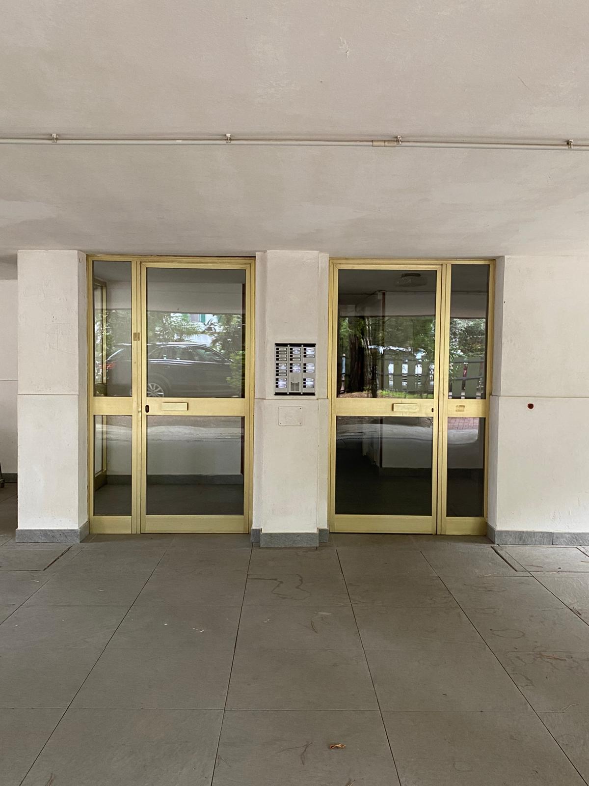 doppio ingresso condominiale